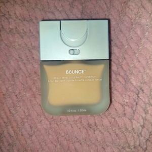 Beauty Blender Bounce liquid whip foundation in 2.20